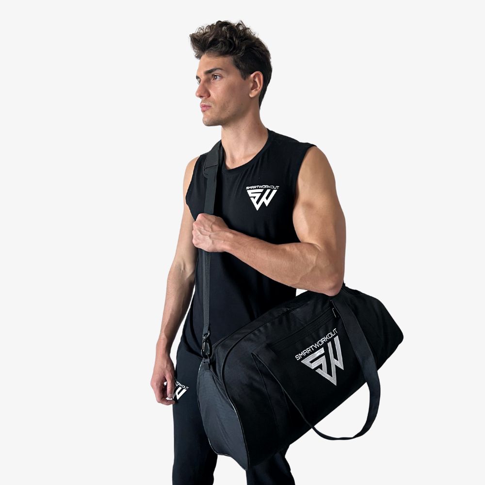 Model SmartWorkout with the bag